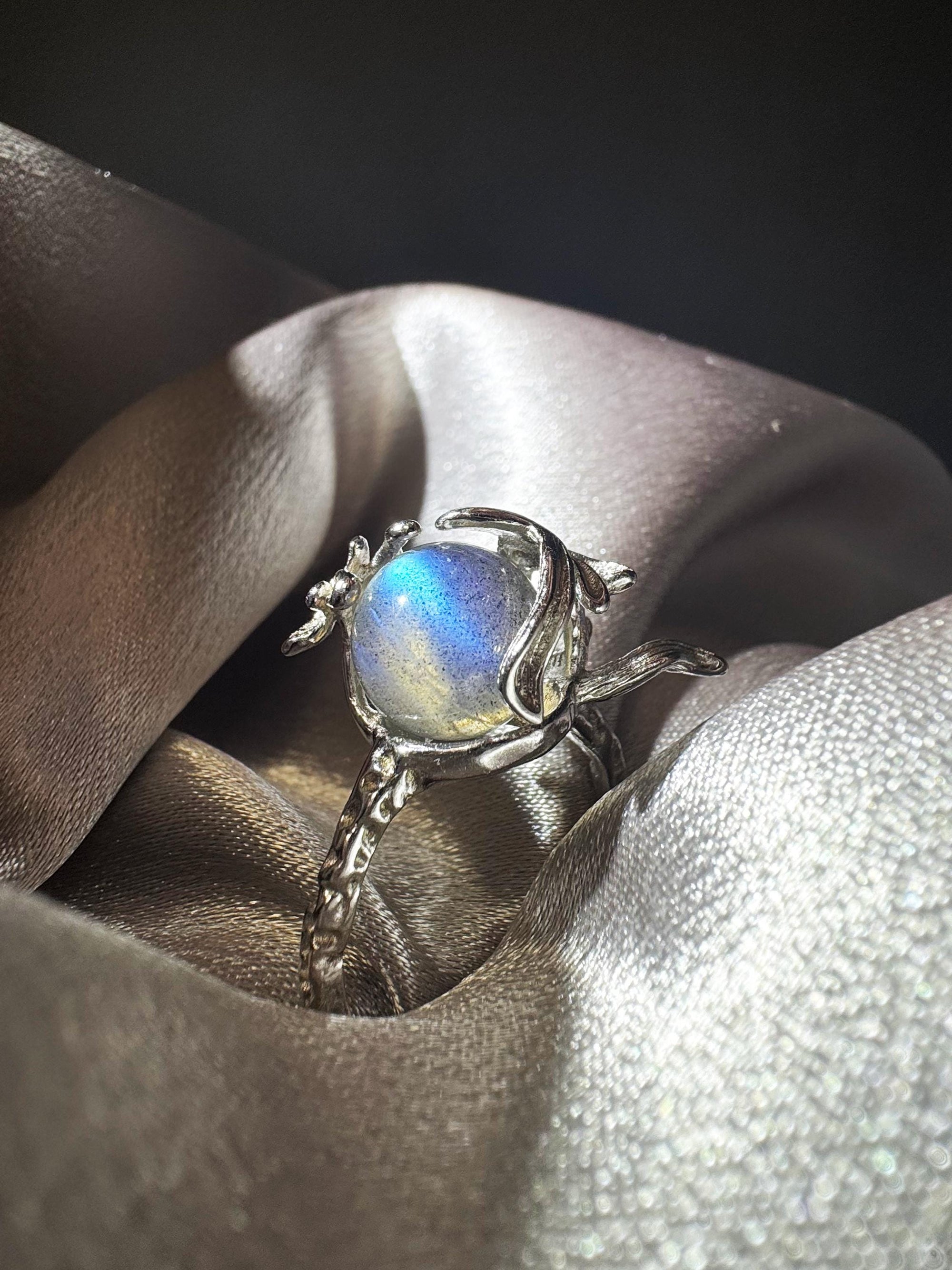 labradorite ring
Inner Vision
Third Eye Activation