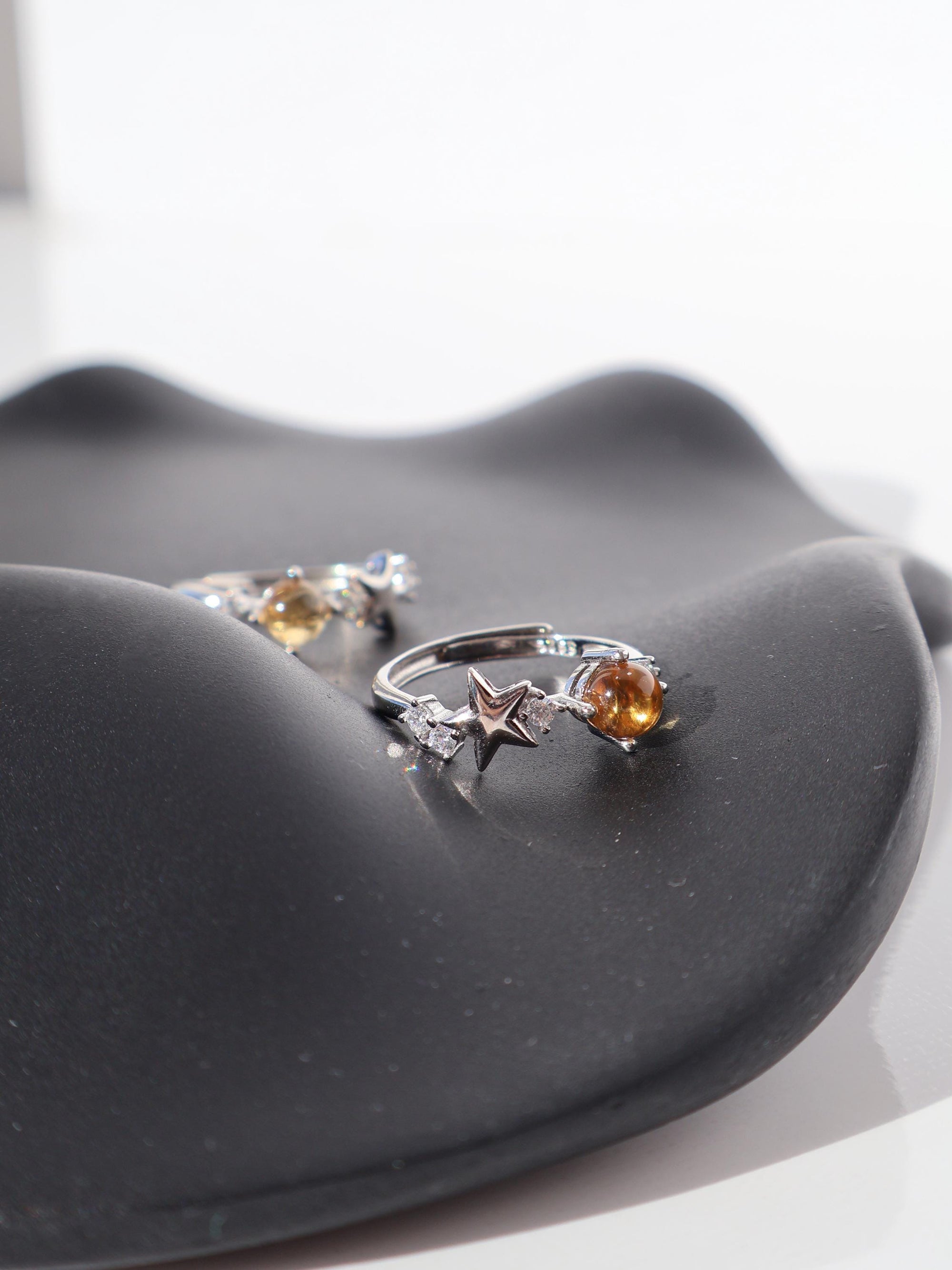 Silver Star in between Cubic Zirconia and Cintrine